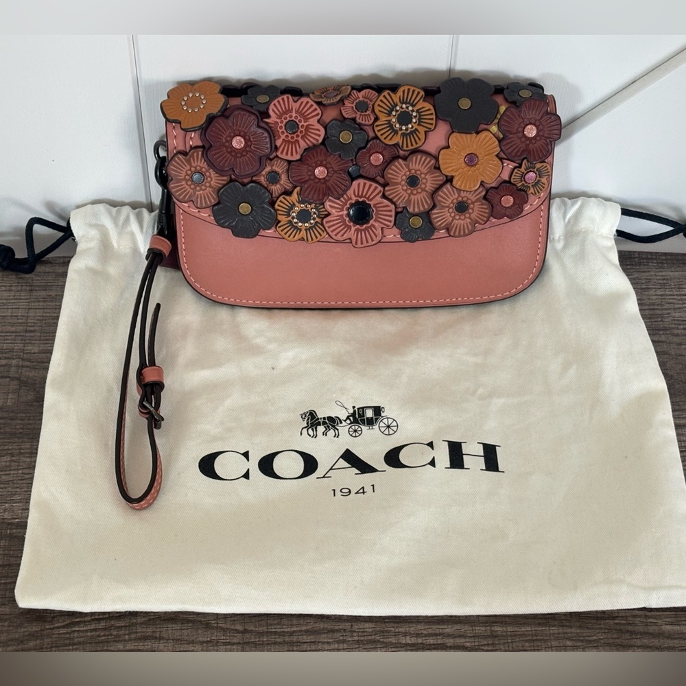 EUC Coach Clutch with Tea Rose Appliqué - Picture 13 of 14